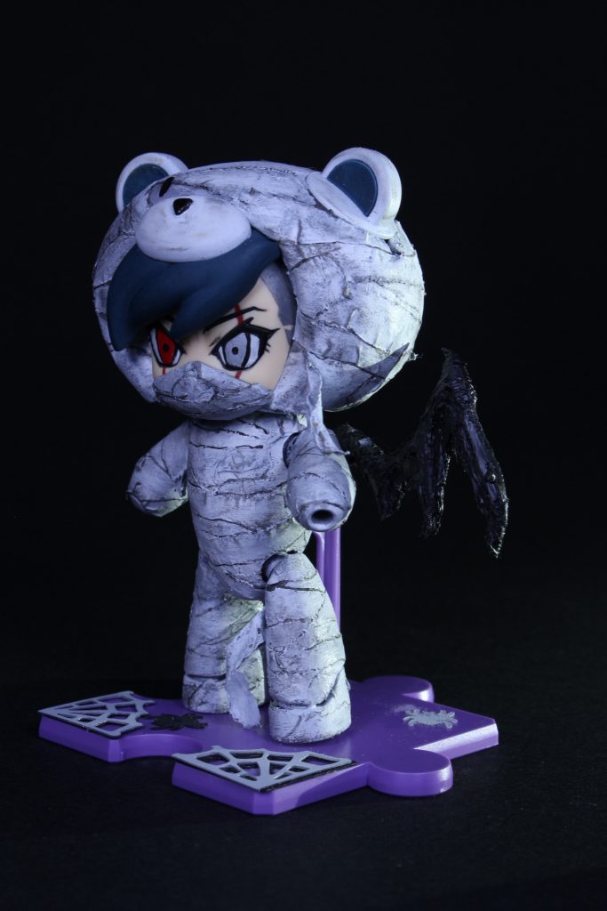 包帯はマスキングテープを長く裂き、バランスを考えて...配置したつもりです！サフ→Mr.colorホワイト筆塗り→汚しで少し立体感を出しました😃