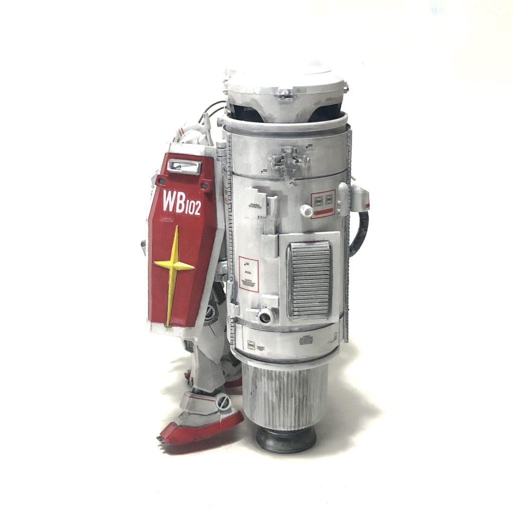 よこスチール製の缶にプラ板をグルリと貼り付けたのでいろいろ接着可能♪てっぺんの蓋はゴキブリコンバットって事は内緒だ!!