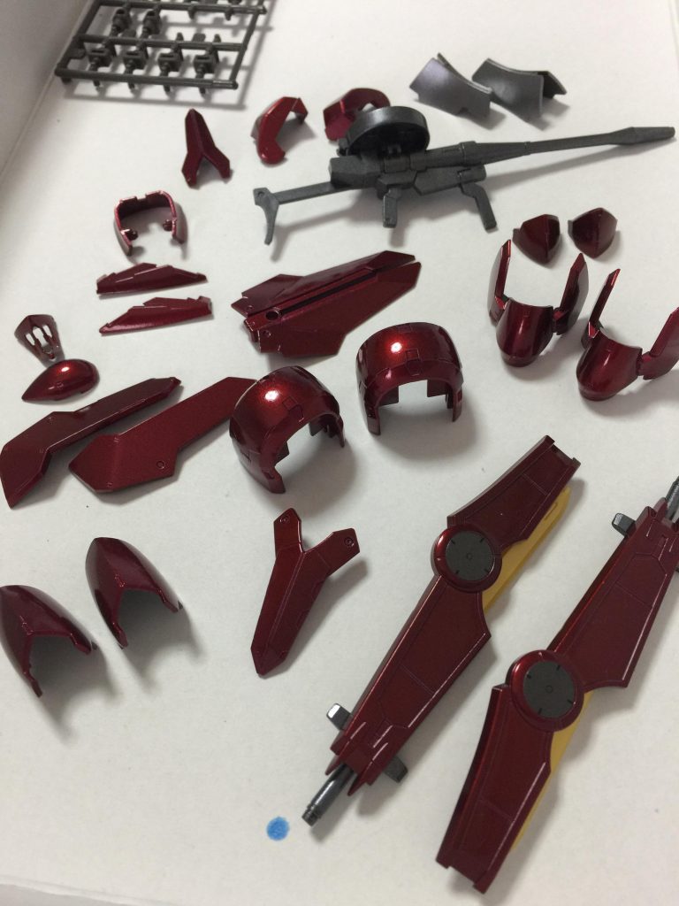 頭部、肩、膝が光を良く反射します。