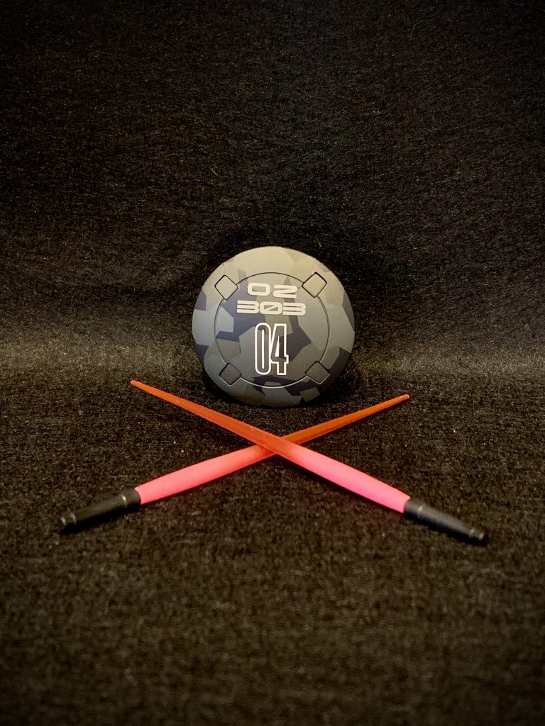 ビームサーベル×2&シールドです。シールドは脚部と同じ迷彩色で塗装してあります。