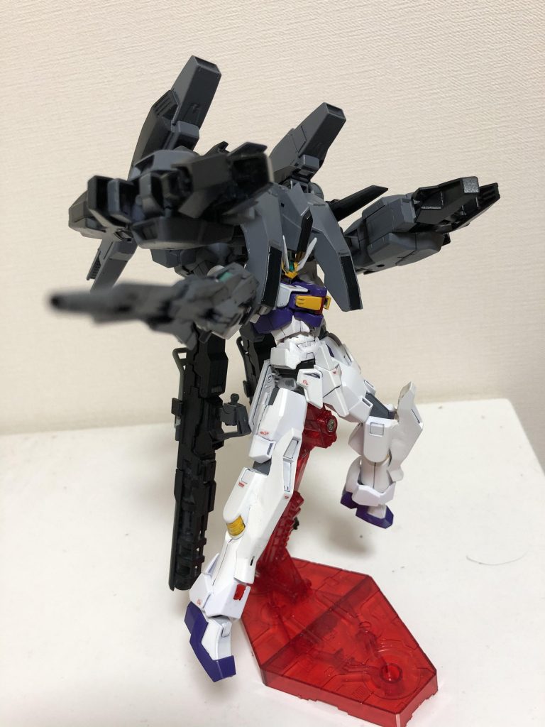 キャノン＆ライフル構え。ユニットが重すぎてポージングが難しいです。