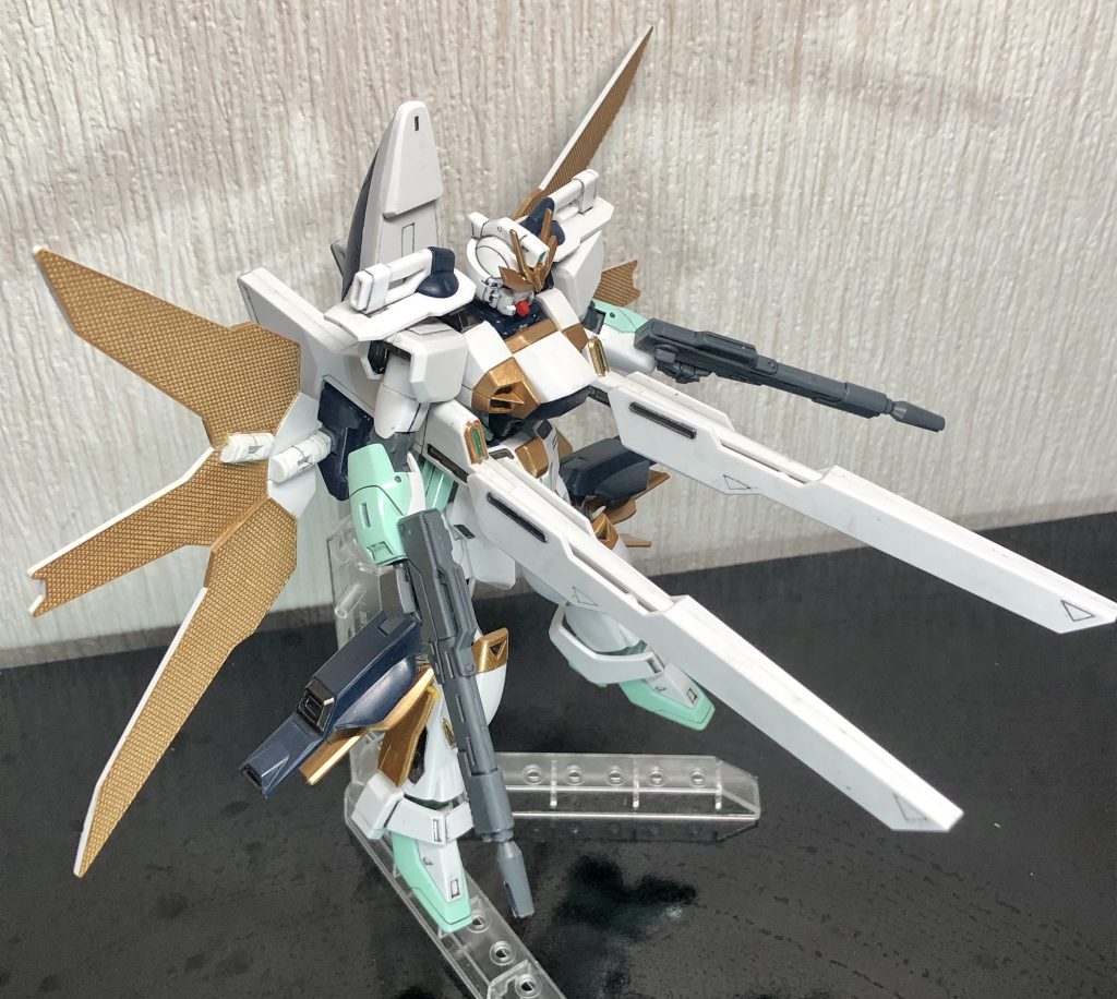 ストフリやフリーダムのように腰部から展開する事で、人型でもツインサテライトキャノンの展開が可能です