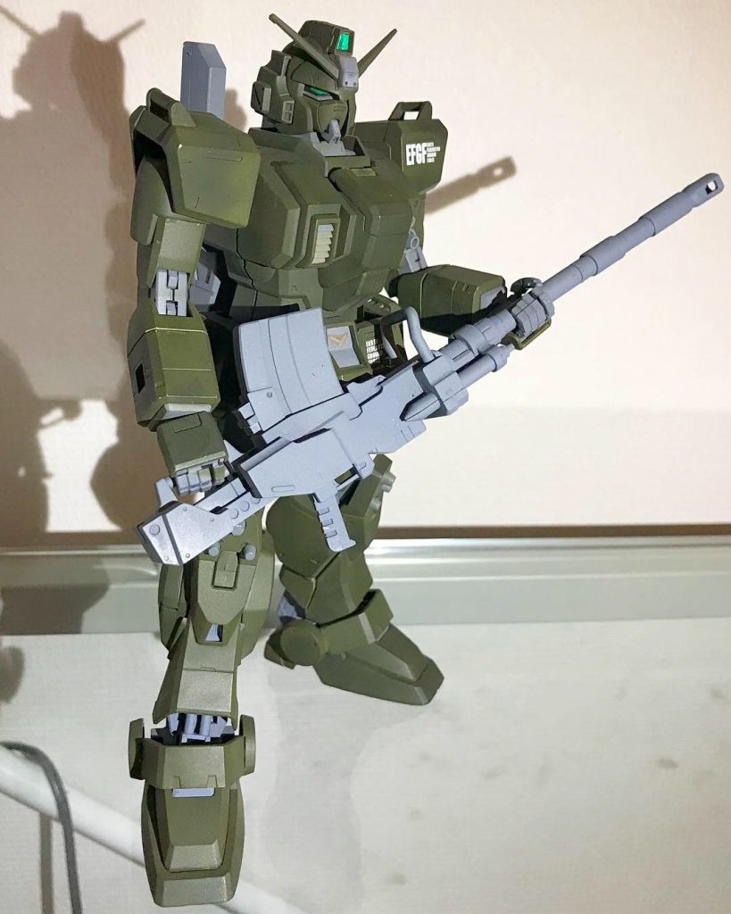 キャノン砲を持って立ってるだけでもいい感じです。キャノンは分割できますがコンテナを忘れていたので他の陸戦型キットでコンテナを活用してみます。