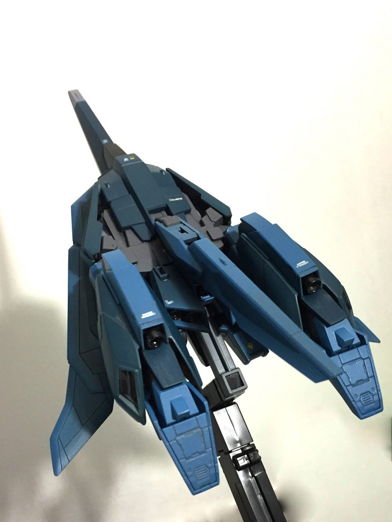 カタログ上は戦闘機並みの性能を発揮するされたΖガンダムだが、純粋な航空戦力としては力不足であった。そのためWR形態での迷彩機能を重視した塗装は廃止され、本機は追加装備と共に別の塗装に塗り替えられたと考えられる。以上妄想終わり!