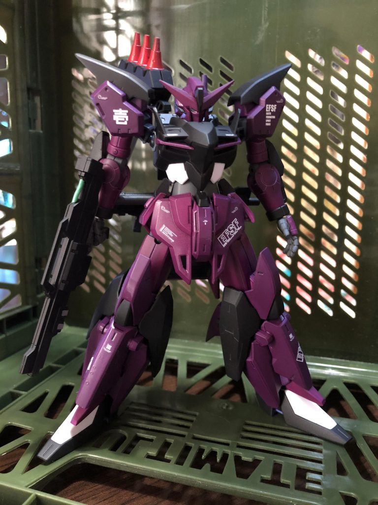 ロンドベル治安維持遊撃部隊アストライア隊所属チームクロウガンダムMk-Ⅲ甲型壱式マリーダ.クルス中尉搭乗機という妄想です。