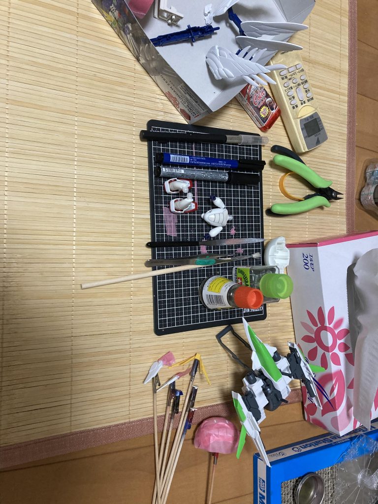 一応合わせ目消しをしてます。それとマスキングをしてガンマカエアブラシでササッと部分塗装です