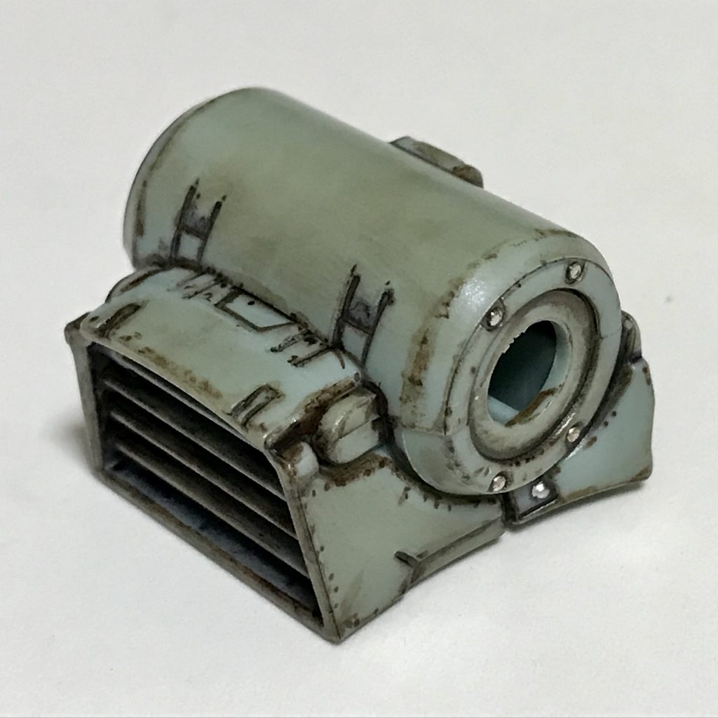 リアルタッチマーカーでウォッシング&チッピング風に仕上げました。この時点では「やり過ぎ」に見えましたが、大きいモデルのためか、全体で見ると意外に控えめに見える仕上がりでした。