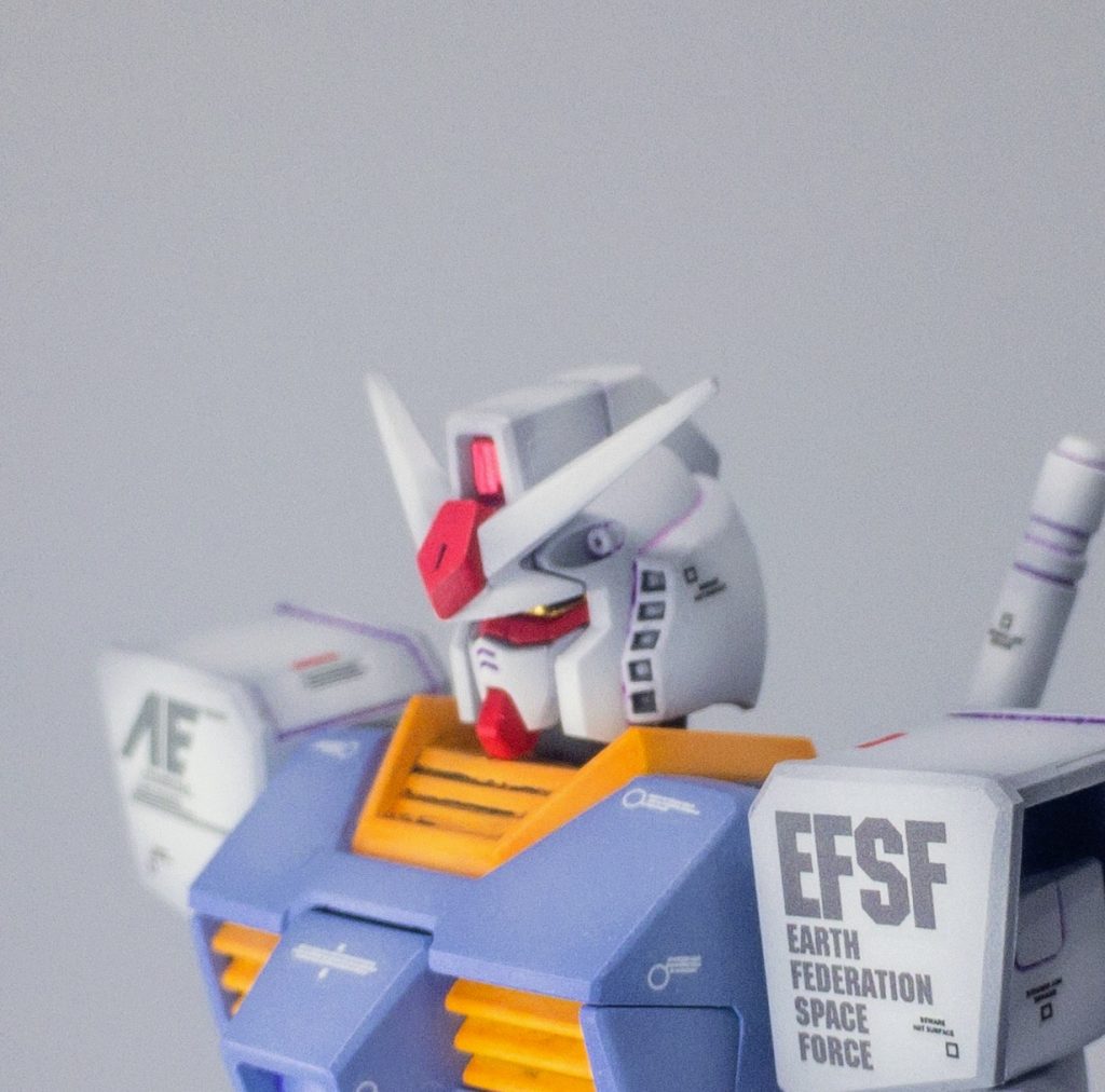 ツインアイ・頭部前後のカメラはラピーテープ貼り付け。