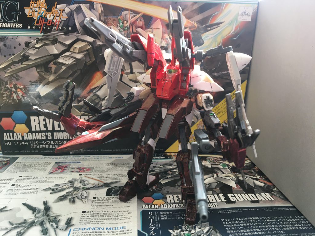 キャノンモード武装を追加すると重くなり、クローの部分が下がってしまうので、関節部分を接着剤などで乾かしてから少し太くし、ヤスリなどで調節しました。