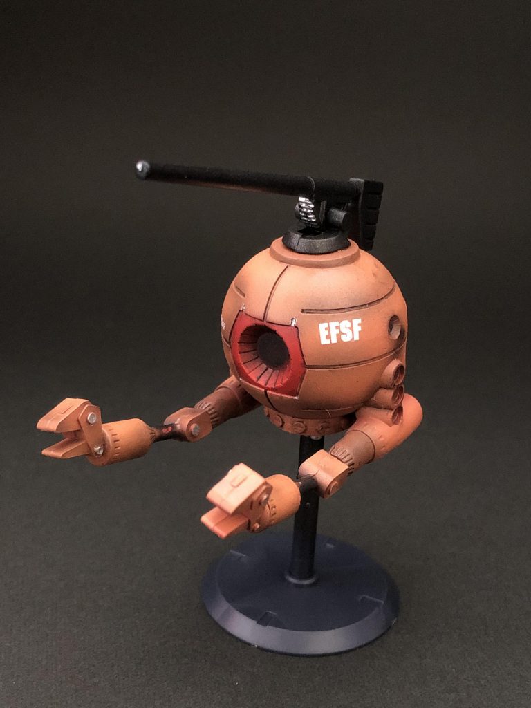 1/250ボール。こっちは私の好きなオレンジで塗装しています。〈塗装レシピ〉・下地…サーフェイサーエヴォブラック（ガイアカラー）、サザビーレッド（クレオス）・本体オレンジ…コーラルオレンジ（ガイアカラー）・砲塔他…黒鉄色（クレオス）・シルバー…ピンポイントシルバー（ガイアカラーエナメル ）・スミ入れ…ダークブラウン（タミヤ）