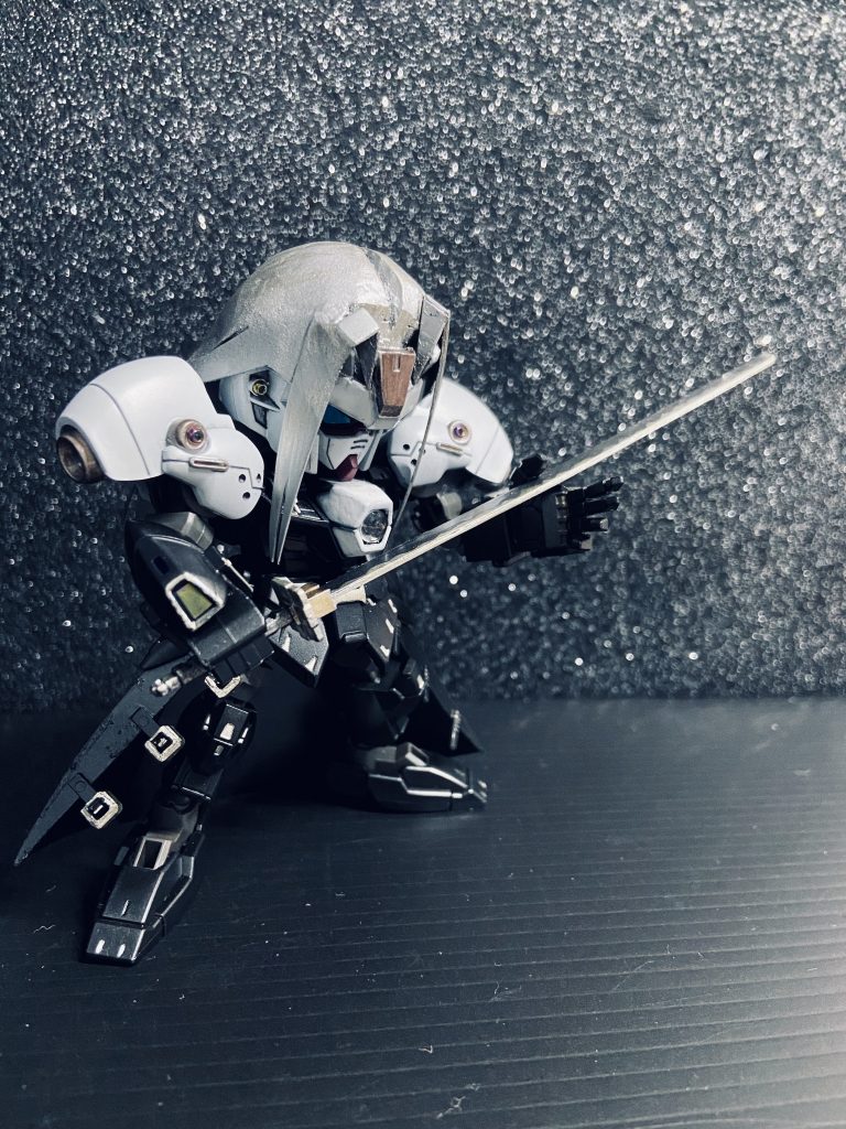 ガンダム・セフィロス元クラス1st、英雄と呼ばれたソルジャー。自らの出生を知り‥以下略。笑胸には黒マテリアと呼ばれる特殊な球体が埋め込まれており、メテオの発動が可能。