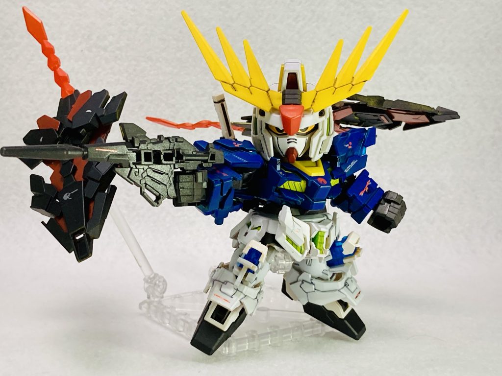 ナラティブ見た後だと、フェネクスにビームマグナムってかなり違和感を感じるけど、トリコロールカラーだと、ヒロイックでいいと思います。