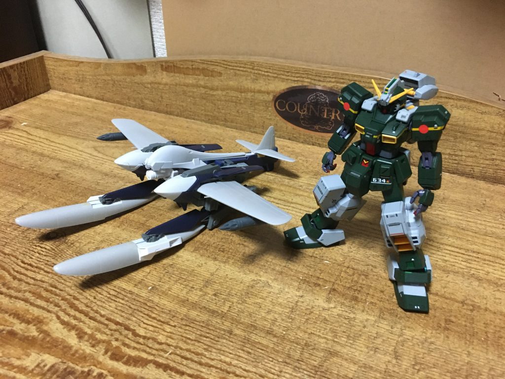 本体のヘイズル改はHGのものを使用しました。アドバンスド・ズイウンはHGのフルドドとフルドドⅡをベースに、翼やフロート部分はフジミの瑞雲(1/72)のものを使用しました。