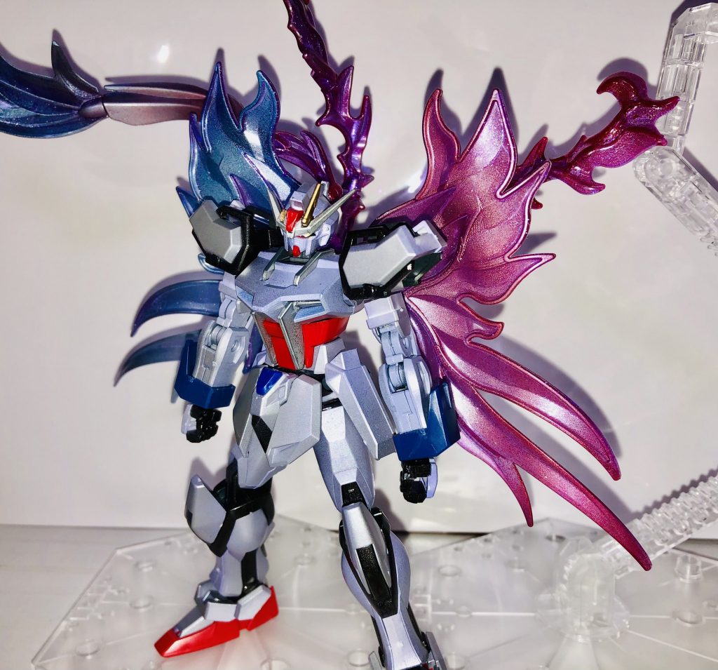 この状態になる事で機体性能が大幅に上昇するがパイロットの闘気が常に放出され機体全体へと伝播している為かなりの集中力を必要とし、5分という行動制限がある。