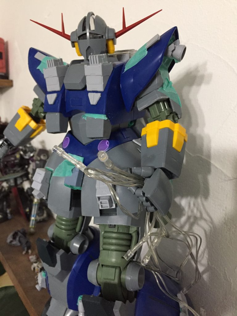 100均のイルミネーション配線も簡単に収まりました。