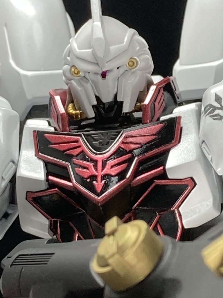 エナメルで模様を色分け。