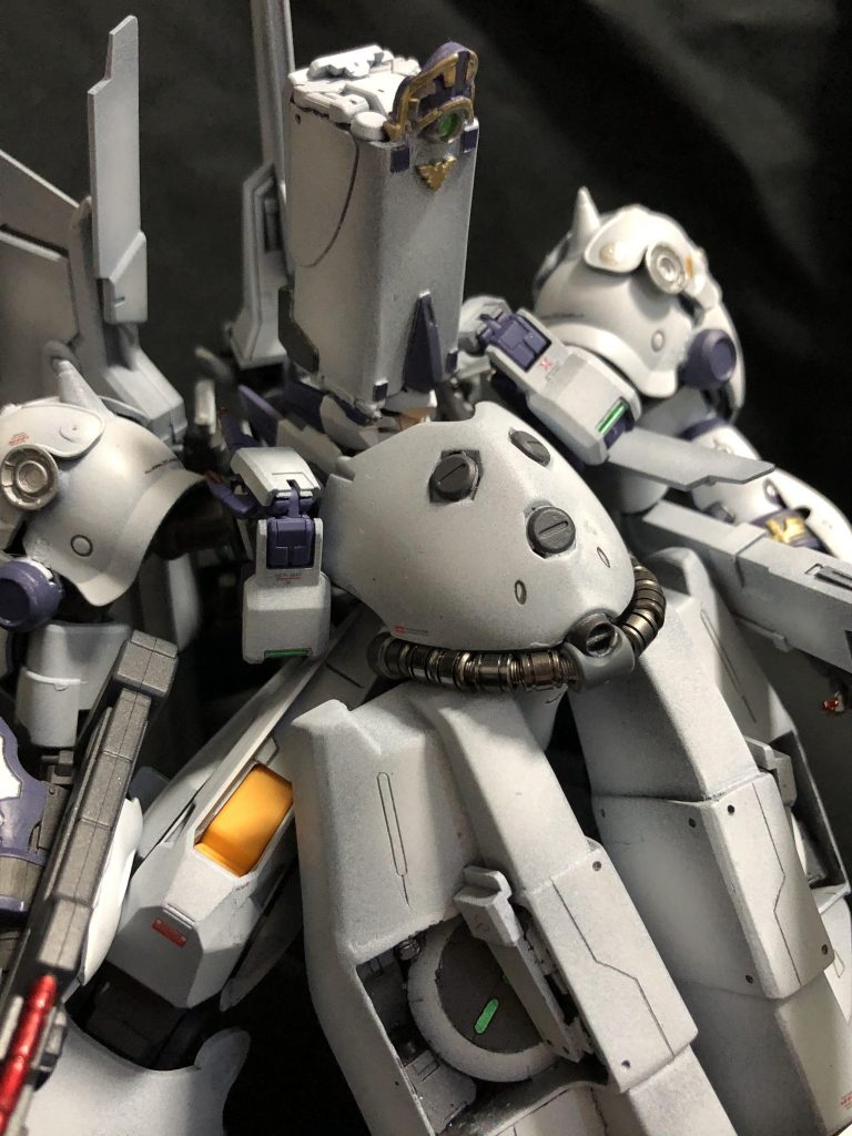 頭部にはバルカン砲を2門増設。胸部にはピンポイントのIFジェネレーター。