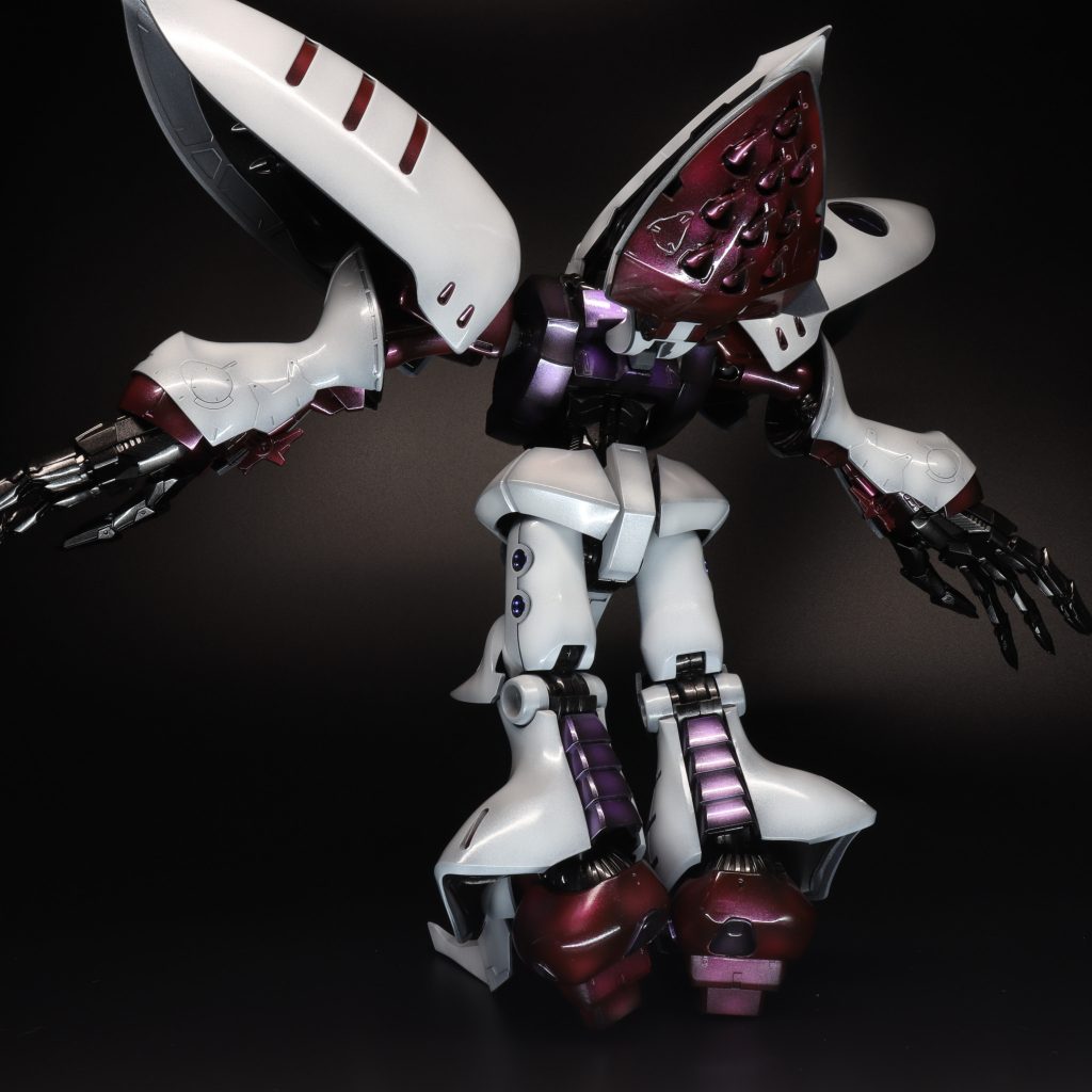 やはりキュベレイと言えば無数のファンネル！ただ、ベースが2006年のMGキュベレイなので可動範囲は狭いのが難点ですね。それでもプロポーションは良好だし、奇麗に塗装も出来たので満足です！