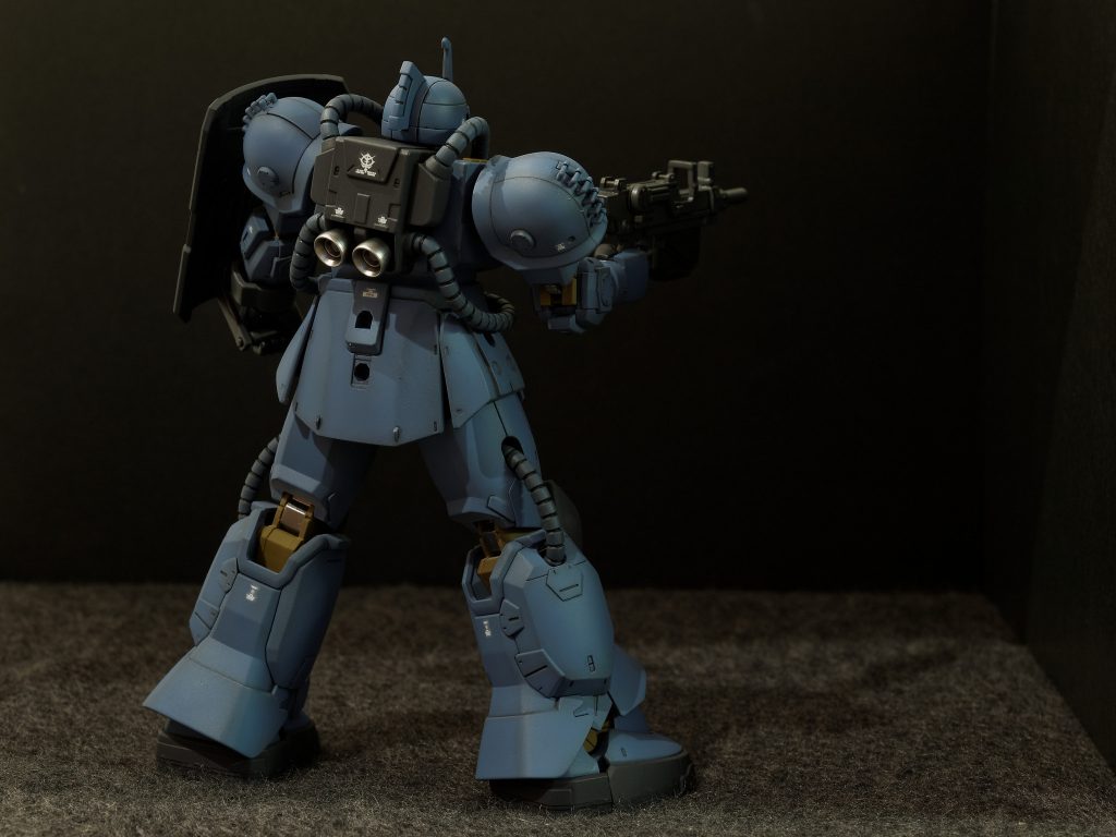 本来バーニアはもっと暗い金属色ですが、少しアクセントが欲しかったので、(G)スターブライトアイアンの下地に、スーパーチタン2を軽めにサッと吹いてみました。