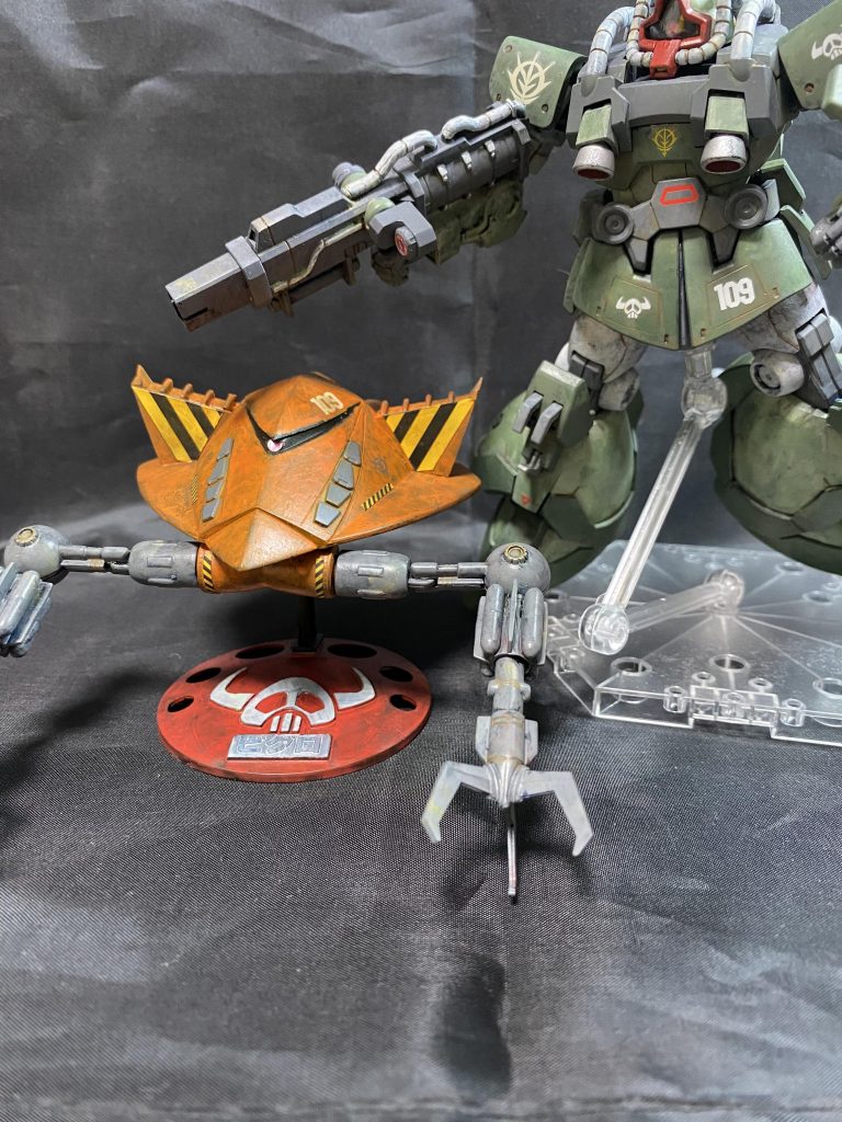 試験段階のビグロと共に！スケールは違いますけど、ドムにつけて実証実験後にビグロにスケールアップして装着した設定！試験段階のビグロはミサイルハッチなどは閉鎖しています。