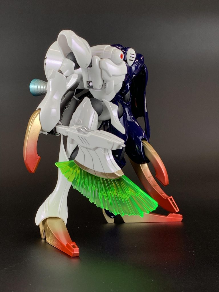 横から〜白側は成型色にパールを吹いてから艶あり