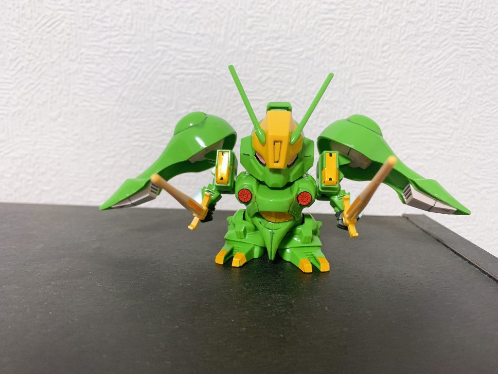 SDシリーズって言うんですかね？このシリーズに疎くって、クィンマンサってだけで、買いました😅パーツの裏が空洞だったりしますが、あえてパテで埋めたりせずそのままにしました。（技術が無いだけですが💧）