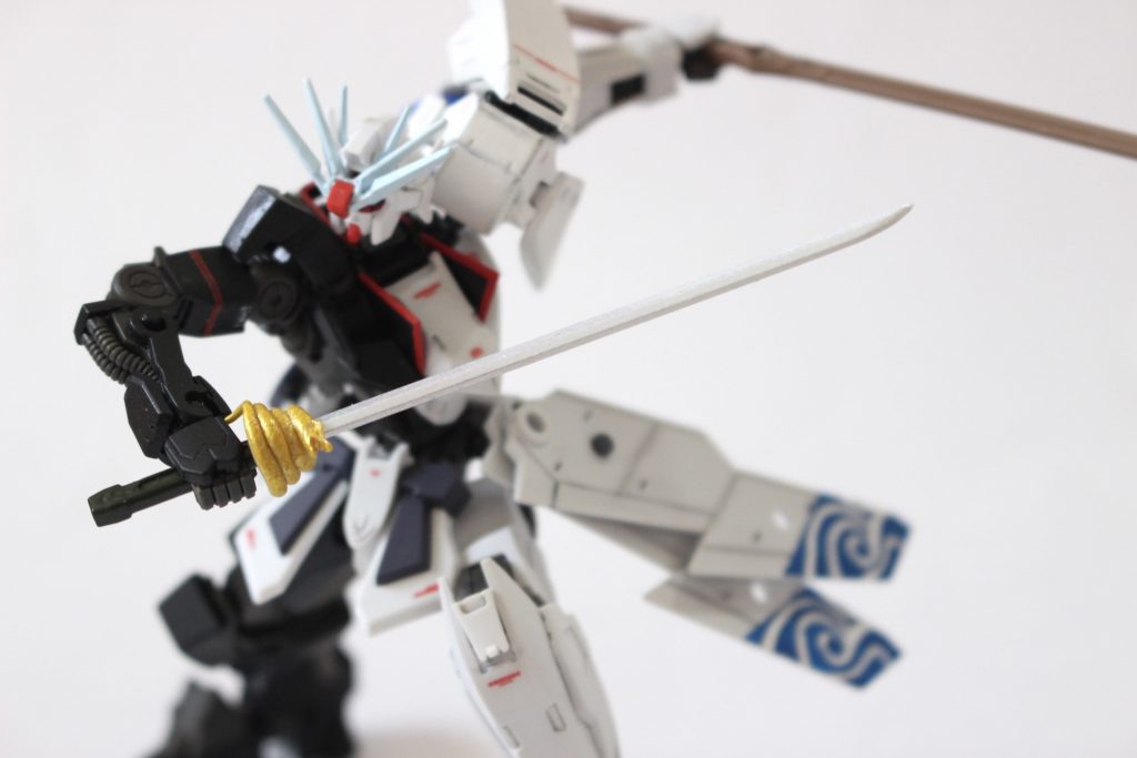 知り合いの刀鍛冶が打った、うんk...ではなくとぐろを巻いた龍をあしらった日本刀。