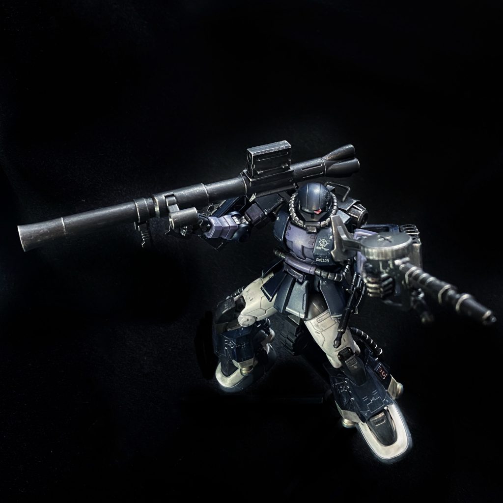 両側にシールドを装着しバズーカとマシンガンを両手で構えるガイア専用機!このキットでは左手でマシンガンが持てないので少し加工して持てるようにしました!