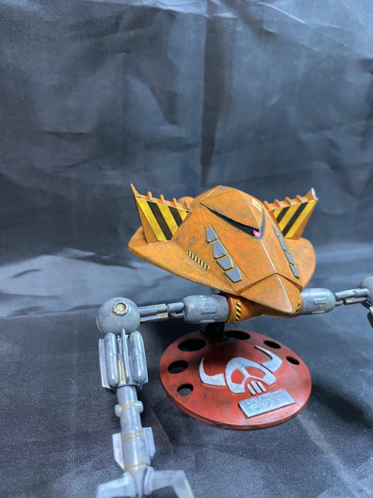 合わせ目消しとミサイル発射筒のハッチをつけたぐらいです。