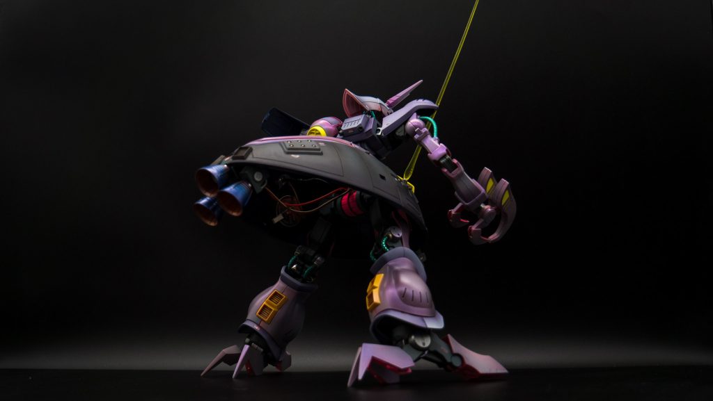 今回、蛍光ピンクは足の裏など、ちらっと見えるところに使用しました。