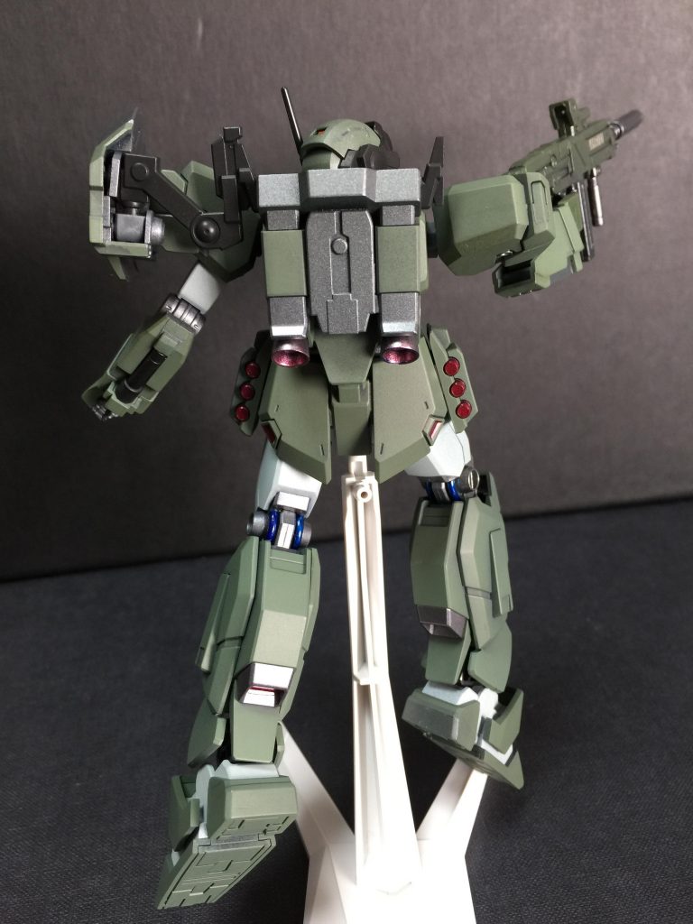 アクションポーズも撮りたかったですが、この1台しかないスタンド(AGE2の付属品)が、うまくお尻に刺さらず、このあと落下_:(´ཀ`」 ∠):よって飛翔ポーズ(?)は、このリアビュー1枚で断念。