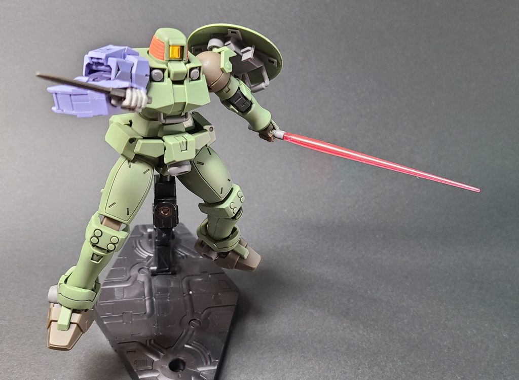実はRGのトールギスも同時に買ってしまいましたRGは作ったことがないのでたのしみですアクションベース2を使用しています飾り台は1つ持っておくといろいろ使えるのでおすすめです僕はアクションベース2と5を使い分けています
