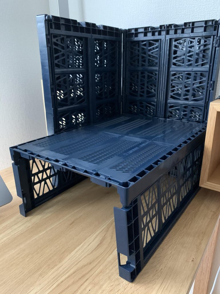 下からライトを当てるときはこんな感じ。壁面が透けるのは黒画用紙などで蓋をします。