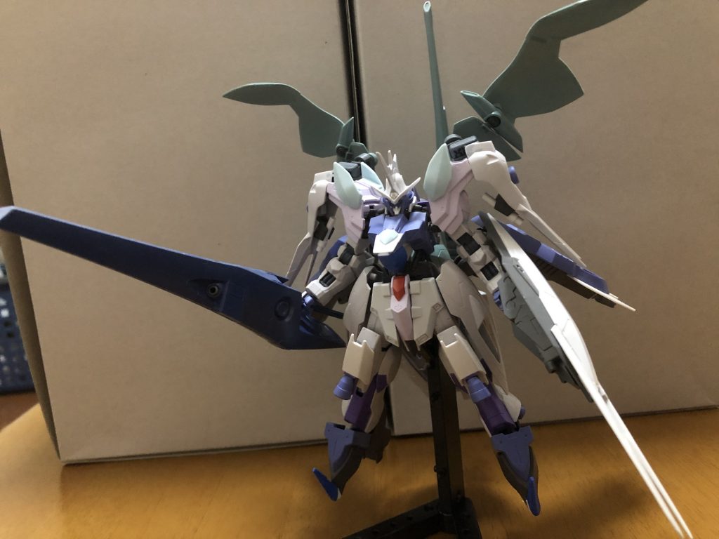 塗装する前。この時はまだキマリストルーパーのデストロイヤーランスを持ってました…。本体はキマリスヴィダールをベースに、キマリストルーパー、ノーマルキマリス、マルコシアス、HGAGEのバクト等を組み合わせています。