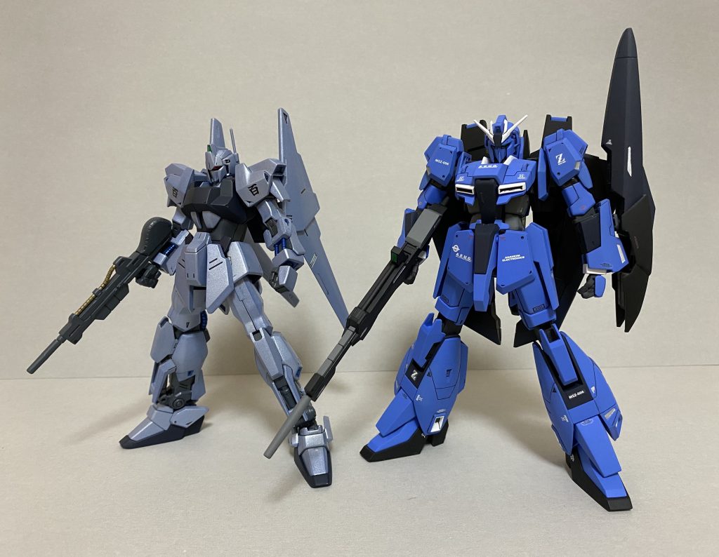 以前作った百式と青系にしたのでチーム感は出たと思います。百式はビームコーティングされているのでデカールはほぼ無し、Zと作る予定のMk-IIは多めにしますどっちもかっこええなぁ…(親バカ)百式も投稿してあるので良ければそちらもご覧下さい