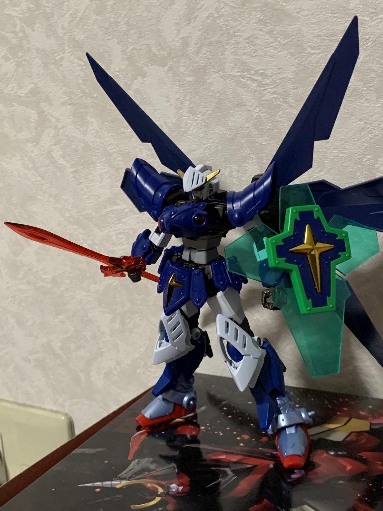 製作段階。素体のコアガンダムとFA騎士ガンダム以外は膝と頭をギャンスロットのパーツを加工して製作。後は先程言った様に羽がジャスティスナイト、シールドにLBX用のビームガーターを使用してます。