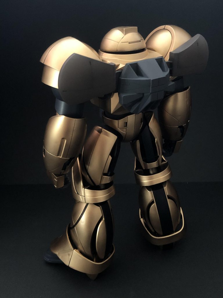 メッキを剥がしての塗装は初めてでしたが、なんとか無事に完成してホッとしています。〈塗装レシピ〉・下地…黒サフ、シルバーサフ・本体ゴールド…GXレッドゴールド（クレオス）・関節…メカサフスーパーヘヴィ（ガイアカラー）・武器他グレー1 …エクストラダークシーグレー（クレオス）・グレー2 …佐世保海軍工廠標準色（クレオス）・赤…名鉄スカーレット（ガイアカラー）・筆塗りの黒…フラットブラック（タミヤ）・スミ入れ…スミ入れ塗料ブラック、ダークグレー（タミヤ）