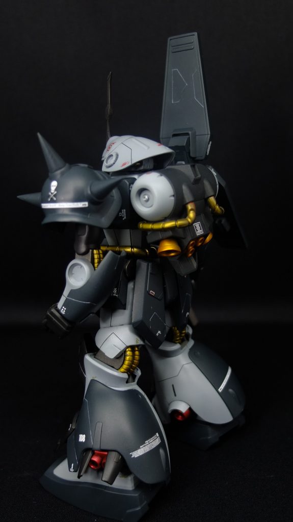 バーニアやパイプパーツはキャンディ塗装に強めのセミグロスクリアを掛けて上品な艶消し感が出るようにしています