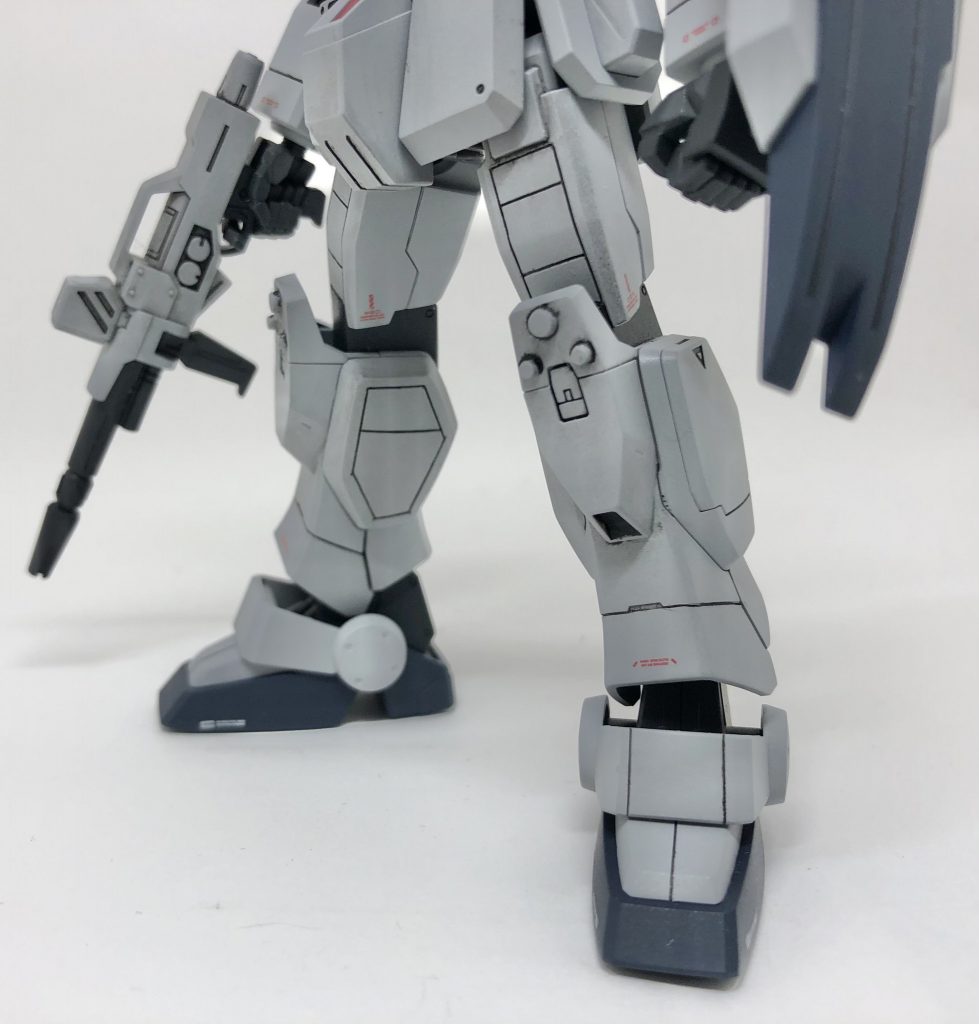 大腿部前面、ふくらはぎ内側、アンクルアーマー、足の甲に新規モールドを追加しました。やはりBMCタガネは期待を裏切らないですね。かなり綺麗なラインが引けました。