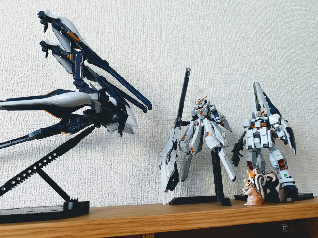 でも少し目立ちすぎるわ今回は留守番だなそんなあ、、、少佐、聞いた話では留守番をするとお土産をもらう権利が発生するんですよね、、、？完