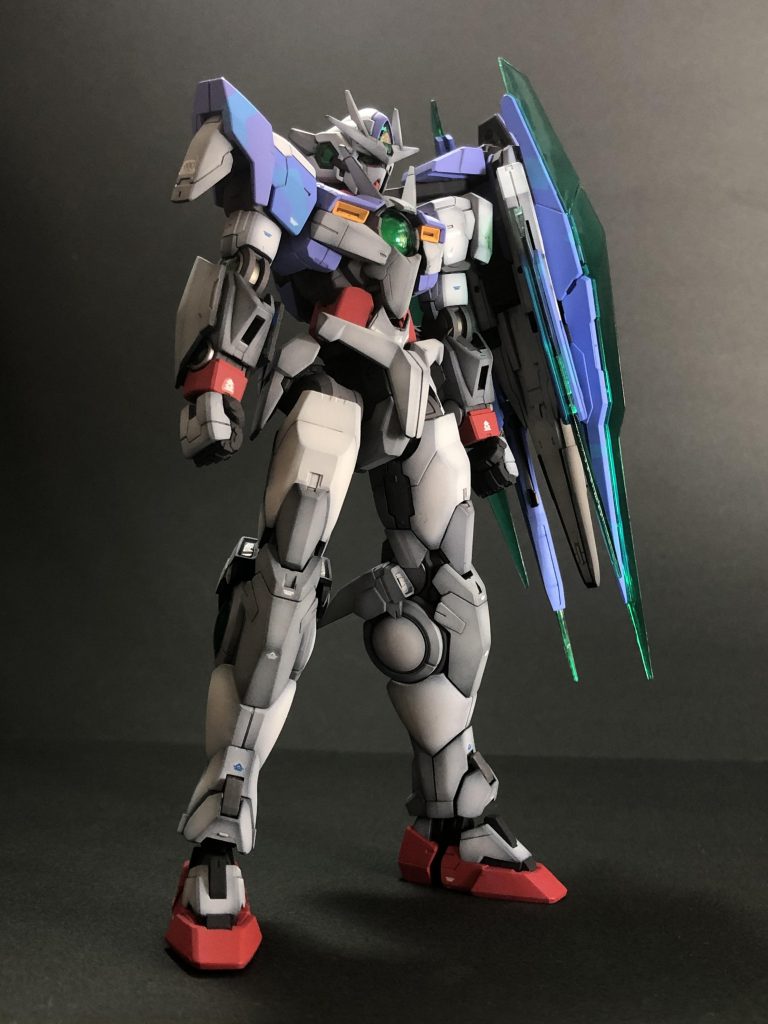 〈塗装レシピ〉・下地…サーフェイサーエヴォブラック、ブルー（ガイアカラー）・本体白…ニュートラルホワイト（ガイアカラー）・本体グレー…明灰白色（クレオス）・赤…名鉄スカーレット（ガイアカラー）・黄…橙黄色（ガイアカラー）・青1…風蒼（ガイアカラー）・青2…ミリオンブルー（ガイアカラー）・関節他…メカサフヘヴィ、メカサフスーパーヘヴィ（ガイアカラー）・シルバー…フレームメタリック2（ガイアカラー）・スミ入れ…スミ入れ塗料ダークグレイ、ダークブラウン（タミヤ）ホワイトとブルーは、2色で塗り分けました。スプリッター迷彩は、ジェガン迷彩仕様を参考にしています。
