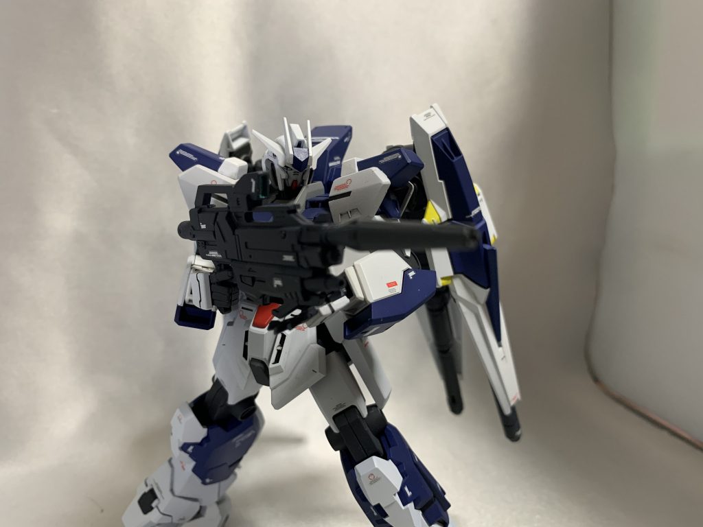 ビームライフル下部にビームマシンガンが付いています。威力は低いですが、連射性は良いので牽制や威嚇射撃等で用いる設定です。