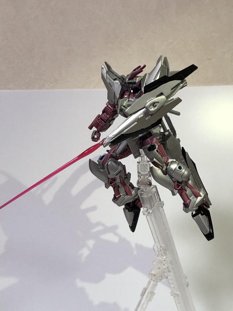 攻防一体武器ベリアル。盾にビームサーベルをつけている。これはザフトのプロビィデンスガンダムの武装に似せて作られている。ビーム・ライフルとしても使用可能。