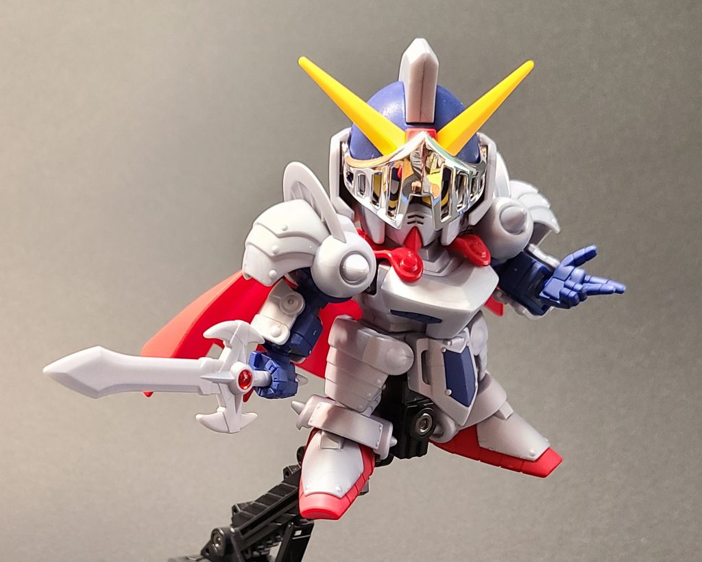 バイザーは下げることもできますバイザーの下げた状態を見ると僕は闇騎士ガンダムマークIIを思い出します