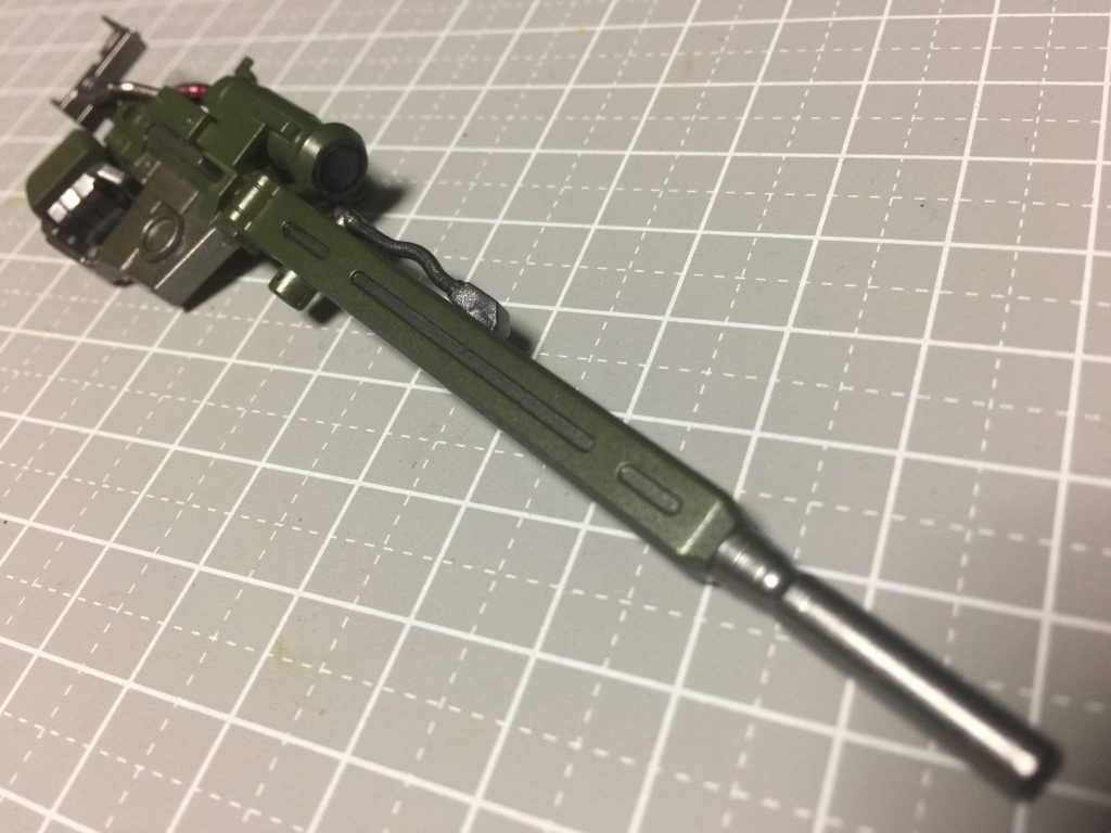 今回も火力UPの為に他のMSからライフルを鹵獲。膝立ちにもお似合い。