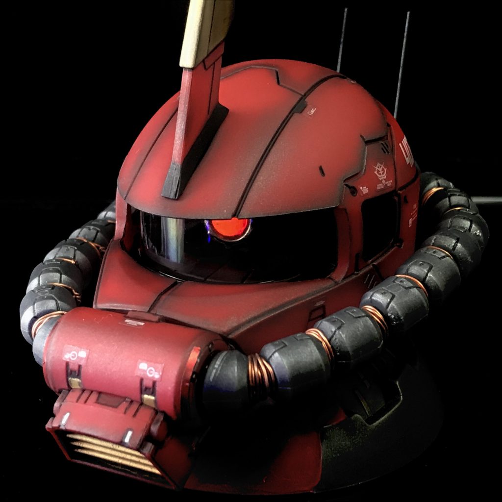 シャアザクよりも派手めに仕上げました。