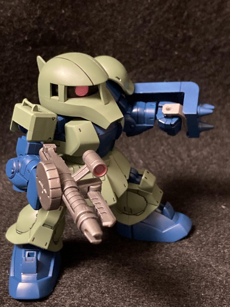 マガジンとストックの位置を変えた105㍉ザクマシンガンはバッチリ加工└( 'ω')┘