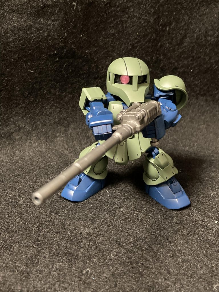 HGから流用したマゼラトップ砲は左持ち手を抜き差ししやすい様に加工．