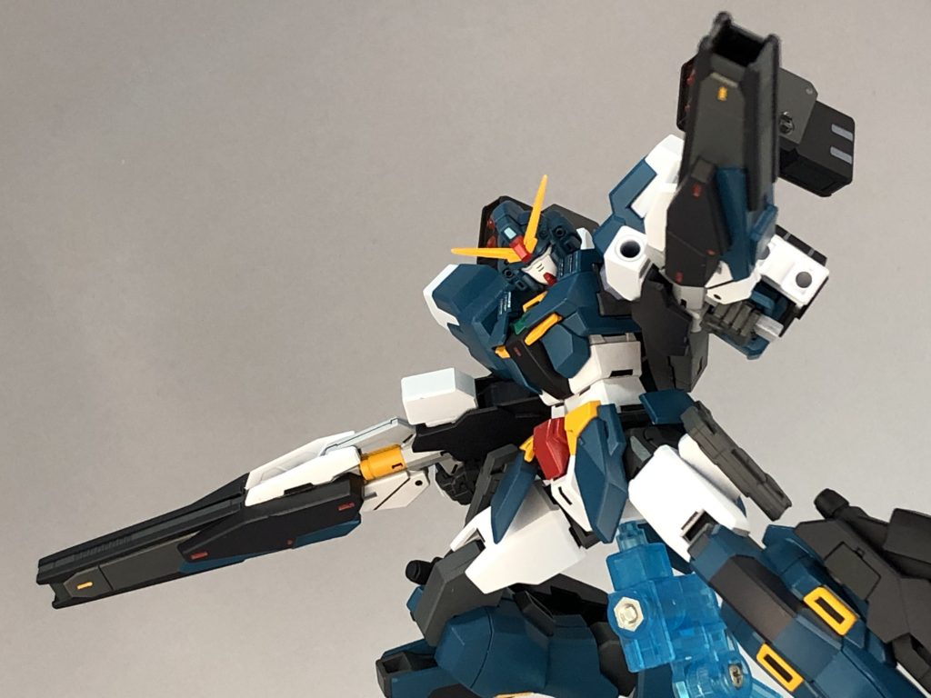 コンボユニットを展開、VTランチャーとBOXランチャーによる射撃戦に対応したモードです。