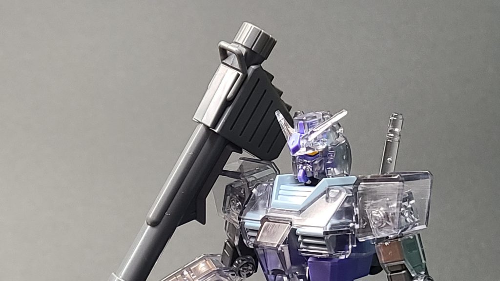 キットに付属しているバズーカを持たせてみましたシールドとビームライフルは付属していませんいつもポーズには悩みますが区切りのいいところで写真を撮るのをやめています